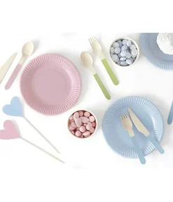 Engangsbestik i pastel farver