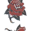 Rød rose tatovering