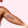 Revolver og citat tatovering