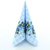 Servietter med blomsterranke og svenske flag